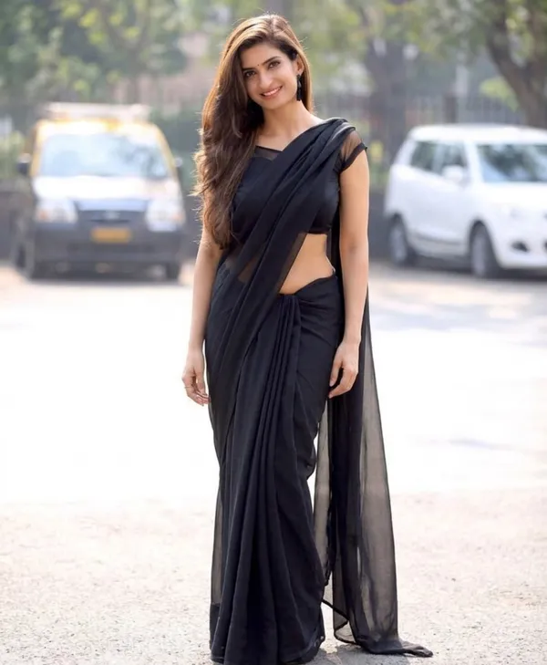Elegant_Solid_Chiffon_Plain_Dyed_Saree_With_Unstitched_Blouse_Piece