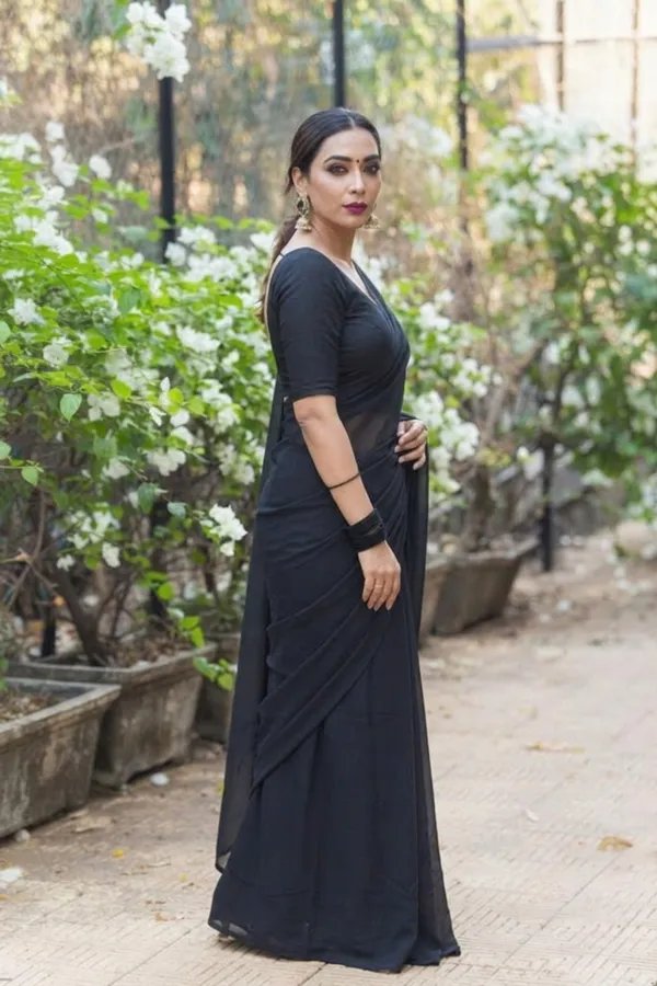 Elegant_Solid_Chiffon_Plain_Dyed_Saree_With_Unstitched_Blouse_Piece
