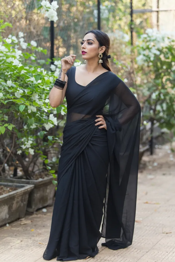 Elegant_Solid_Chiffon_Plain_Dyed_Saree_With_Unstitched_Blouse_Piece