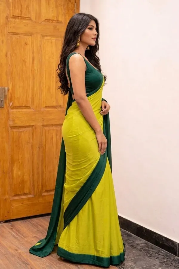 Dyed_Daily_Wear_Georgette_Saree_With_Unstitched_Blouse_Piece