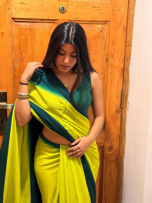 Dyed_Daily_Wear_Georgette_Saree_With_Unstitched_Blouse_Piece
