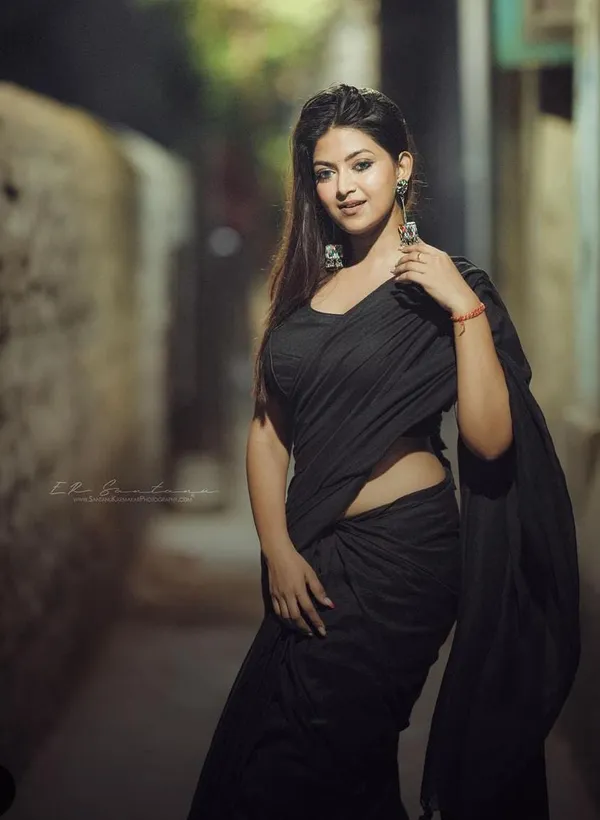 Elegant_Solid_Chiffon_Plain_Dyed_Saree_With_Unstitched_Blouse_Piece