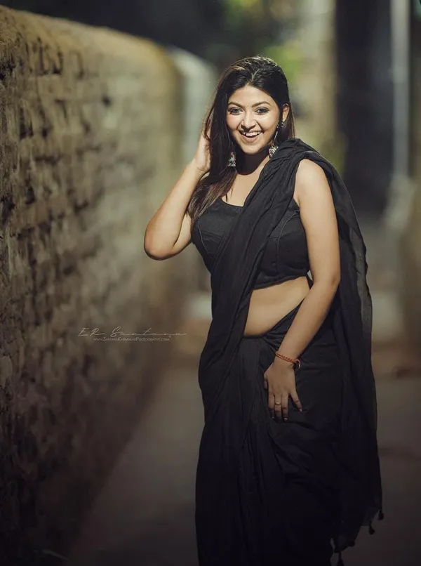 Elegant_Solid_Chiffon_Plain_Dyed_Saree_With_Unstitched_Blouse_Piece