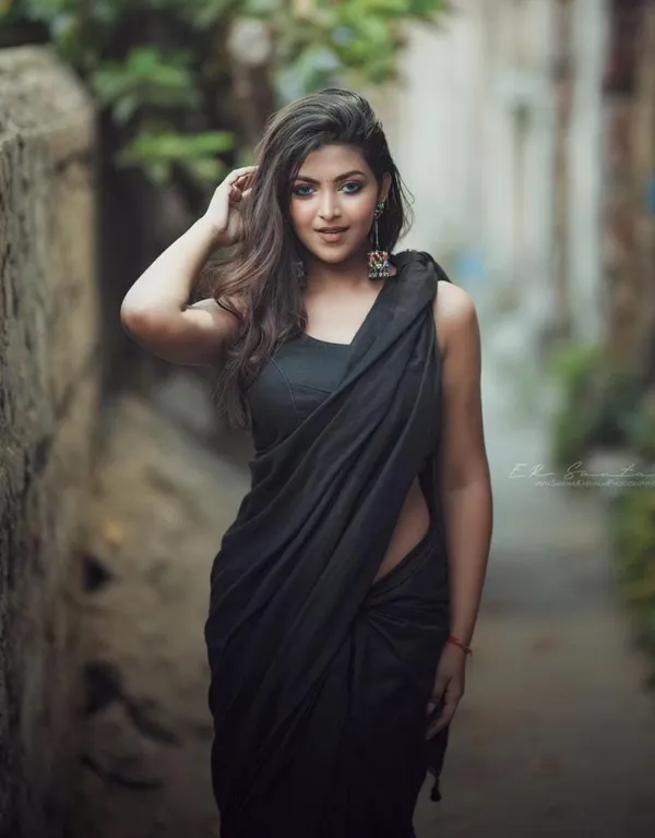 Elegant_Solid_Chiffon_Plain_Dyed_Saree_With_Unstitched_Blouse_Piece