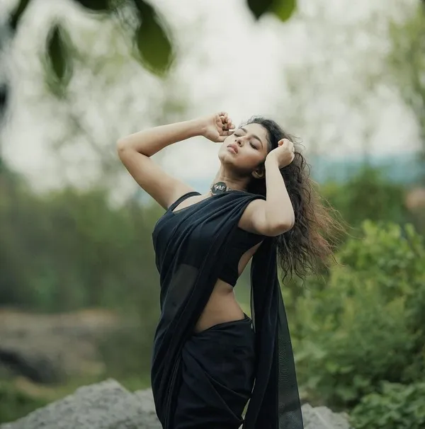 Elegant_Solid_Chiffon_Plain_Dyed_Saree_With_Unstitched_Blouse_Piece