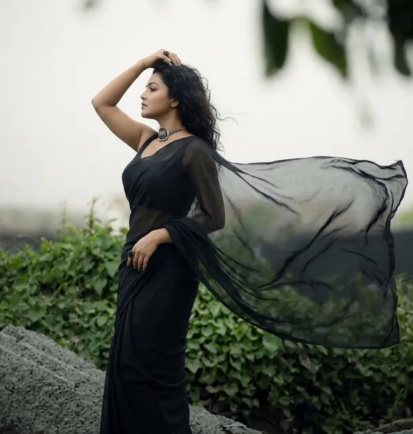 Elegant_Solid_Chiffon_Plain_Dyed_Saree_With_Unstitched_Blouse_Piece