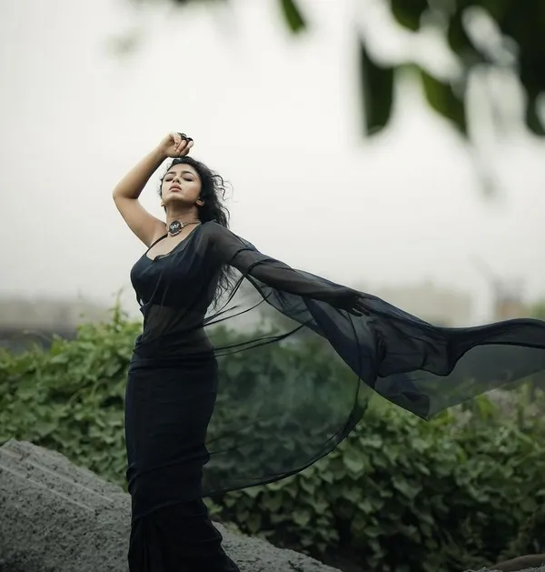 Elegant_Solid_Chiffon_Plain_Dyed_Saree_With_Unstitched_Blouse_Piece