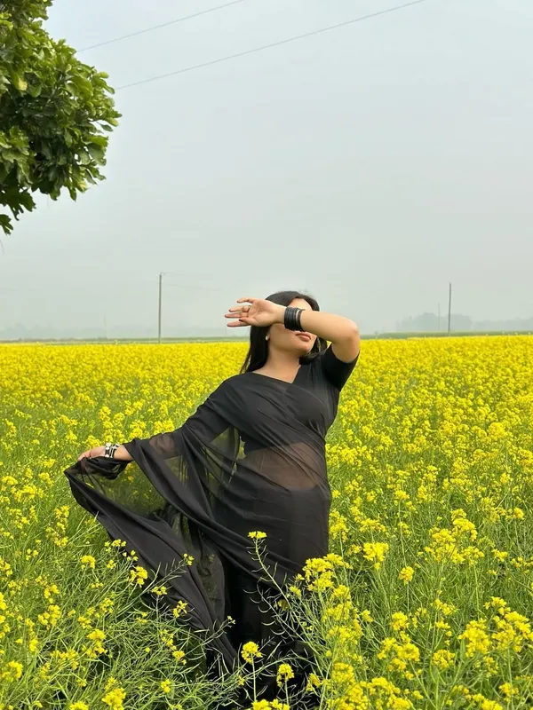 Plain_Dyed_Daily_Wear_Georgette_Saree_With_Unstitched_Blouse_Piece
