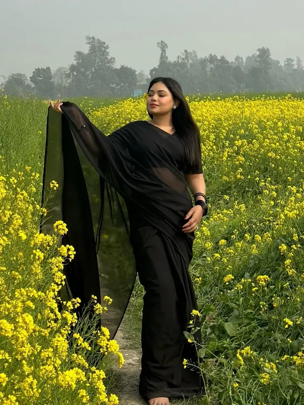 Plain_Dyed_Daily_Wear_Georgette_Saree_With_Unstitched_Blouse_Piece