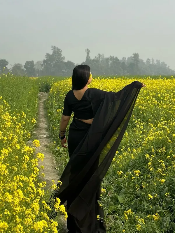 Plain_Dyed_Daily_Wear_Georgette_Saree_With_Unstitched_Blouse_Piece