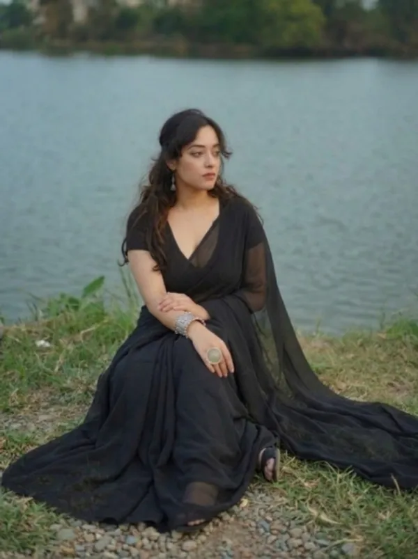 Plain_Dyed_Daily_Wear_Georgette_Saree_With_Unstitched_Blouse_Piece