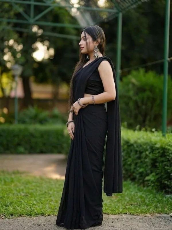Plain_Dyed_Daily_Wear_Georgette_Saree_With_Unstitched_Blouse_Piece