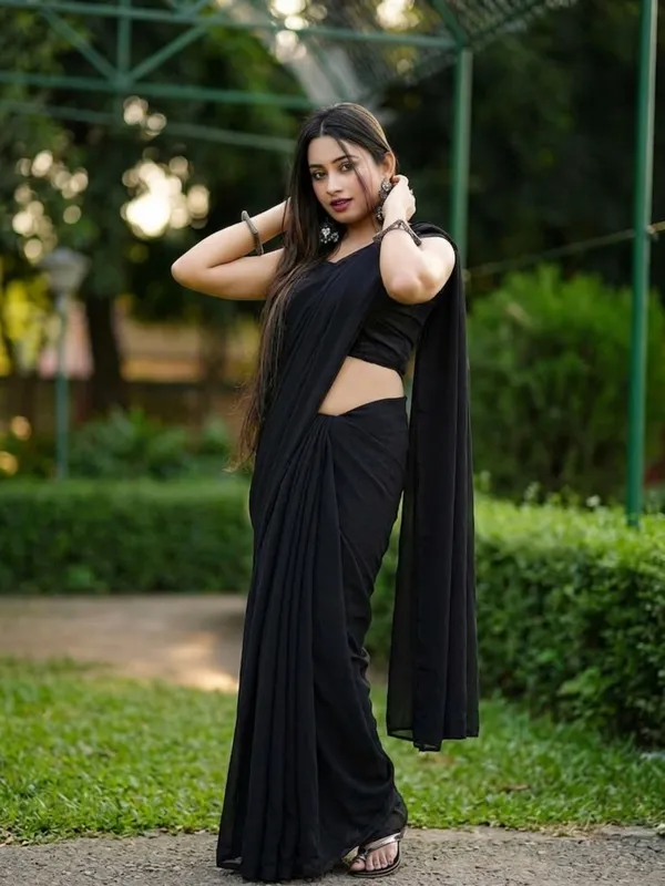 Plain_Dyed_Daily_Wear_Georgette_Saree_With_Unstitched_Blouse_Piece