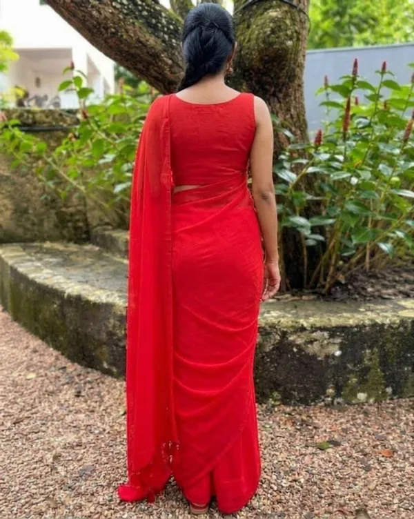 Plain_Georgette_Saree_With_Unstitched_Blouse_Piece
