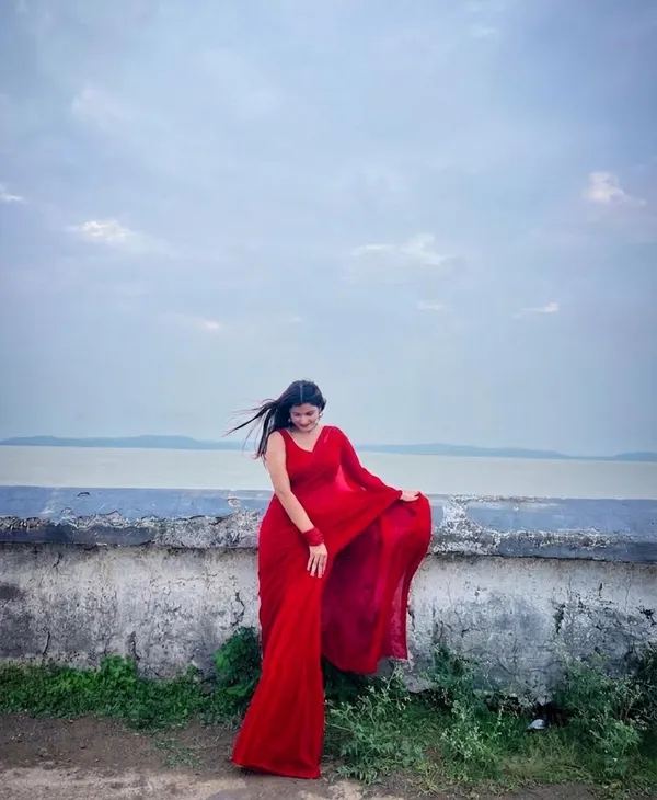 Plain_Dyed_Daily_Wear_Georgette_Saree_With_Unstitched_Blouse_Piece