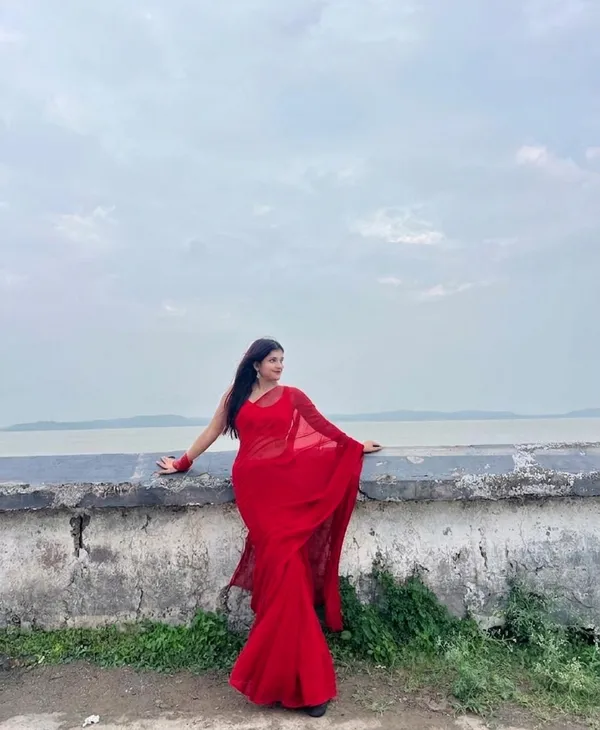 Plain_Dyed_Daily_Wear_Georgette_Saree_With_Unstitched_Blouse_Piece