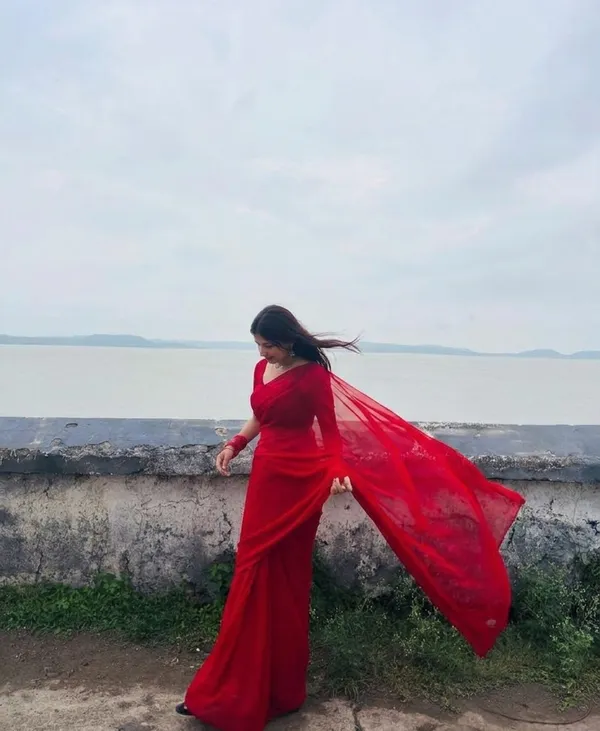 Plain_Dyed_Daily_Wear_Georgette_Saree_With_Unstitched_Blouse_Piece