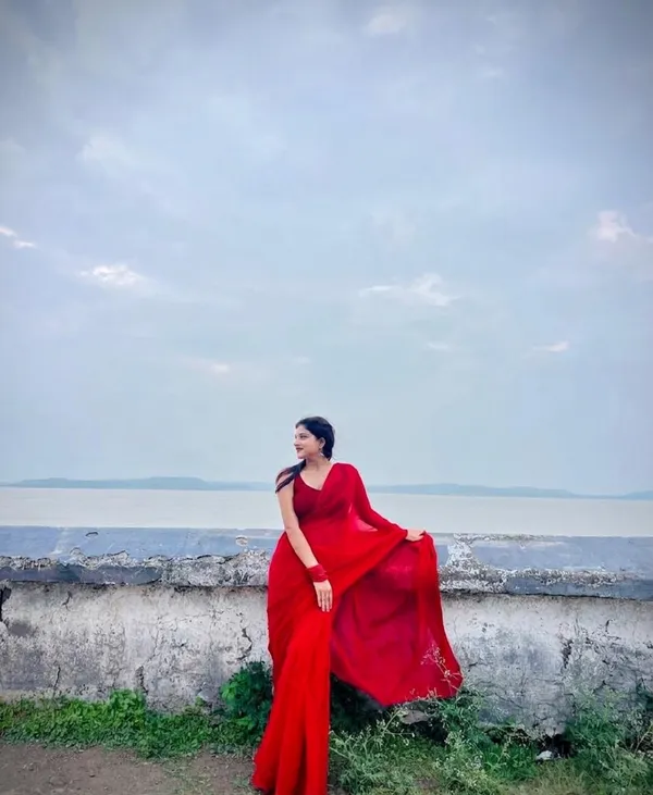 Plain_Dyed_Daily_Wear_Georgette_Saree_With_Unstitched_Blouse_Piece