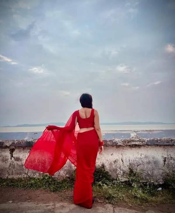 Plain_Dyed_Daily_Wear_Georgette_Saree_With_Unstitched_Blouse_Piece