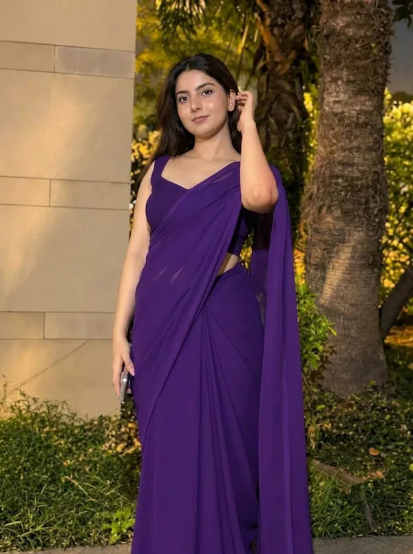 Plain_Georgette_Saree_With_Unstitched_Blouse_Piece