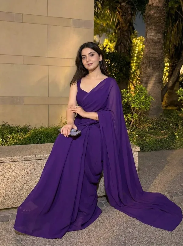 Plain_Georgette_Saree_With_Unstitched_Blouse_Piece