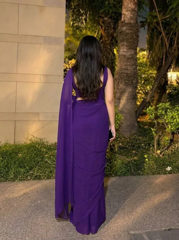 Plain_Georgette_Saree_With_Unstitched_Blouse_Piece