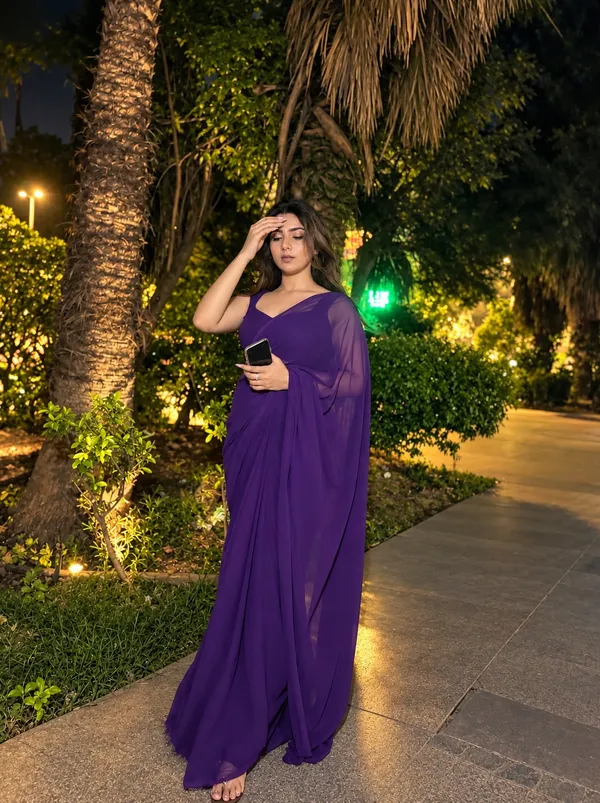 Plain_Georgette_Saree_With_Unstitched_Blouse_Piece