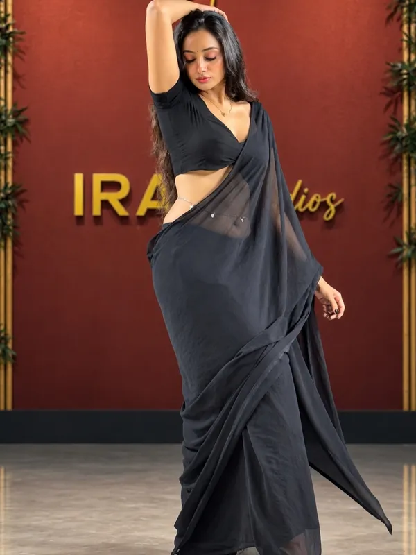 Plain_Georgette_Saree_With_Unstitched_Blouse_Piece