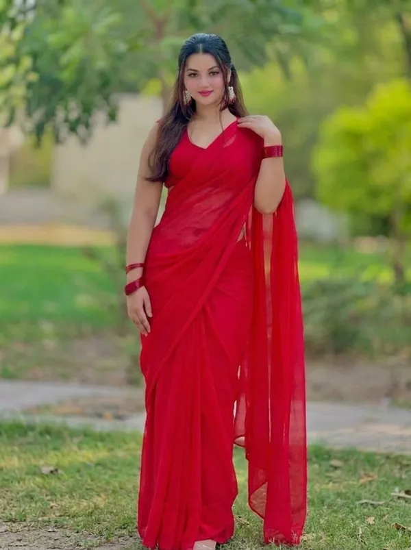 Plain_Georgette_Saree_With_Unstitched_Blouse_Piece