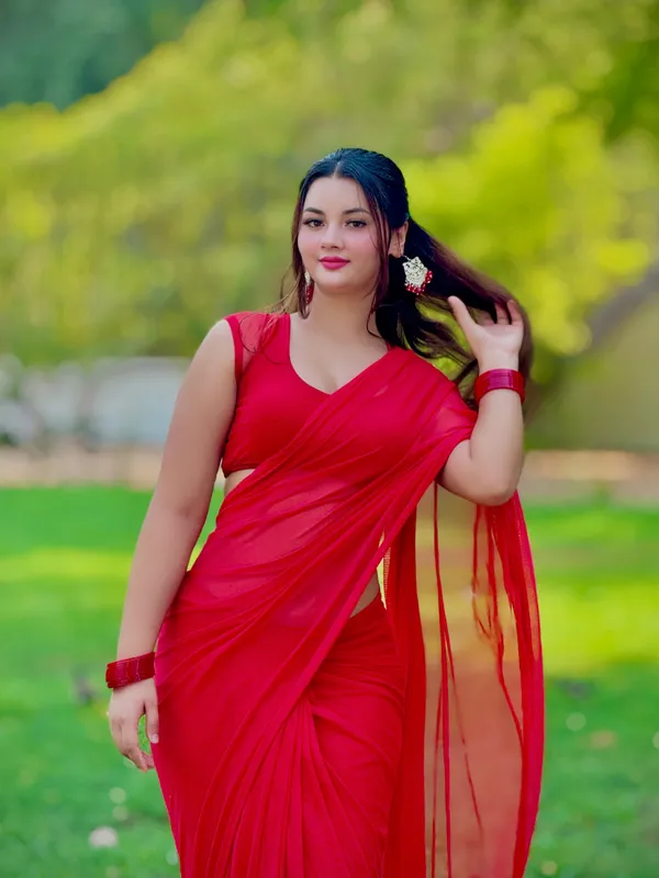 Plain_Georgette_Saree_With_Unstitched_Blouse_Piece