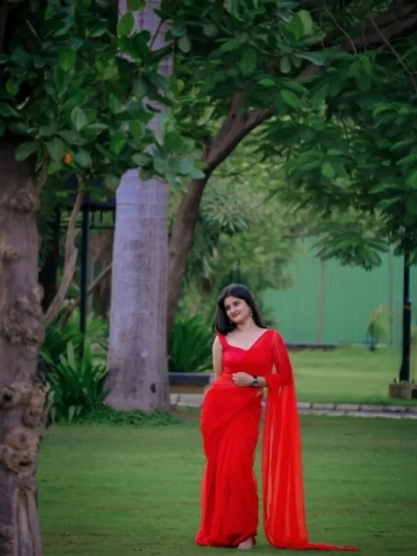 Plain_Dyed_Daily_Wear_Georgette_Saree_With_Unstitched_Blouse_Piece