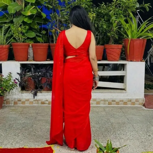 Plain_Georgette_Saree_With_Unstitched_Blouse_Piece