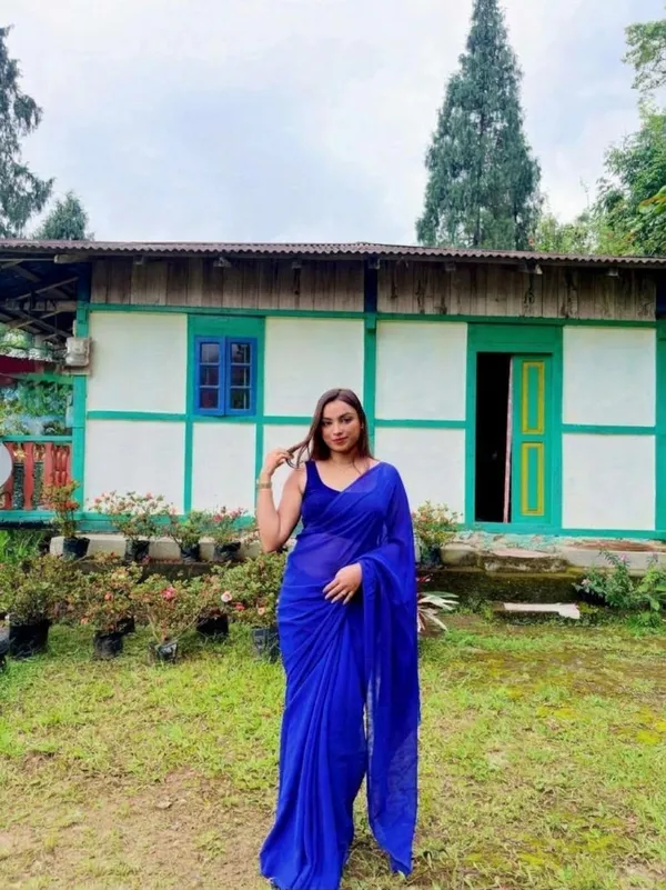 Plain_Georgette_Saree_With_Unstitched_Blouse_Piece