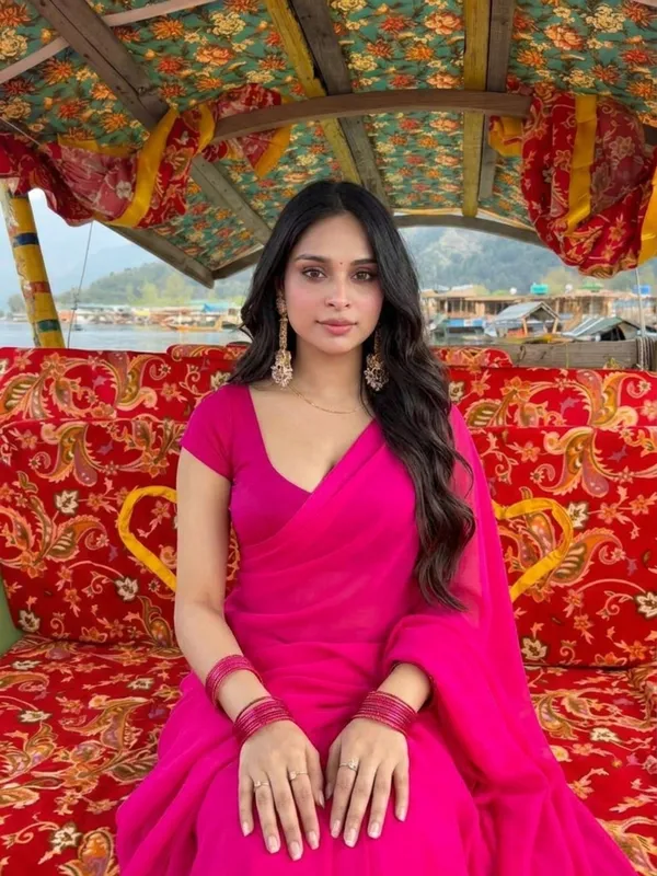 Plain_Dyed_Daily_Wear_Georgette_Saree_With_Unstitched_Blouse_Piece