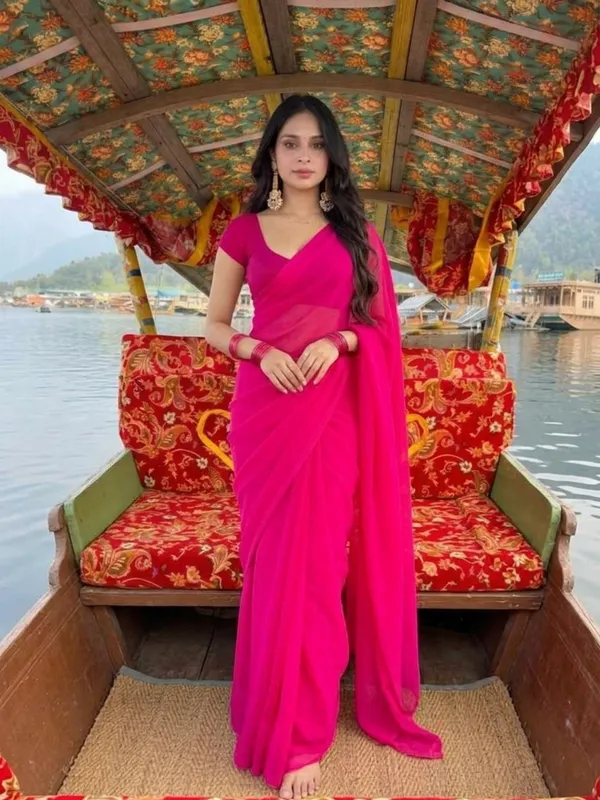 Plain_Dyed_Daily_Wear_Georgette_Saree_With_Unstitched_Blouse_Piece