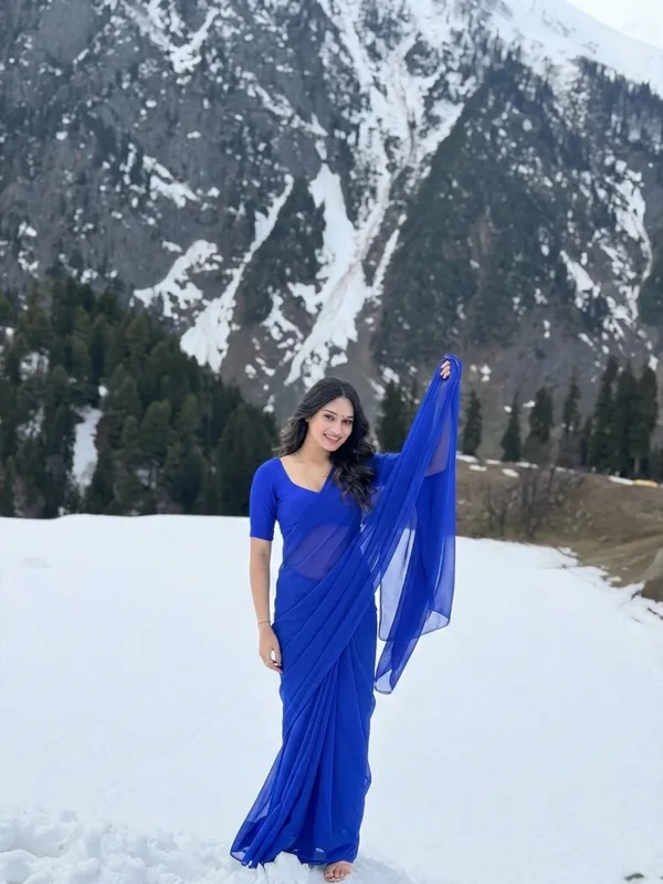 Plain_Dyed_Daily_Wear_Georgette_Saree_With_Unstitched_Blouse_Piece