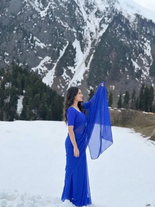 Plain_Dyed_Daily_Wear_Georgette_Saree_With_Unstitched_Blouse_Piece