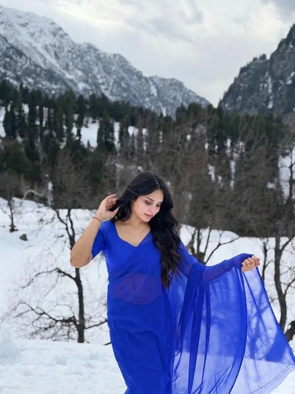 Plain_Dyed_Daily_Wear_Georgette_Saree_With_Unstitched_Blouse_Piece