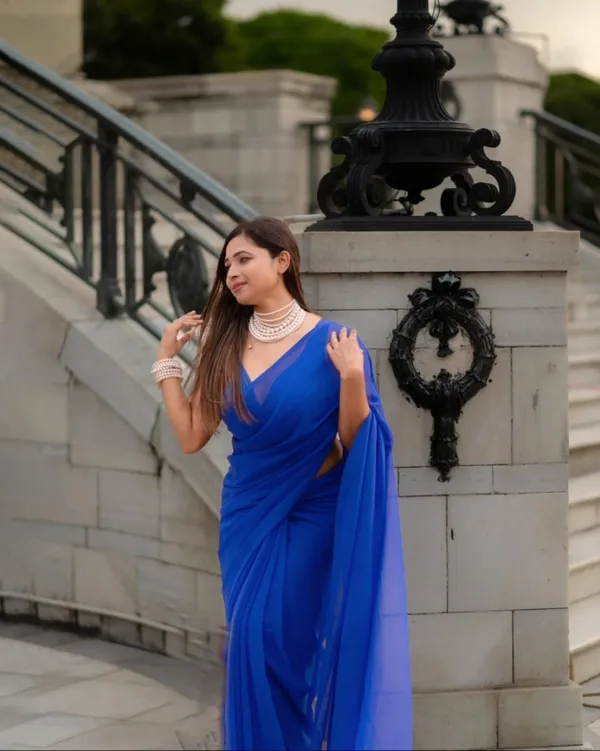 Plain_Dyed_Daily_Wear_Georgette_Saree_With_Unstitched_Blouse_Piece