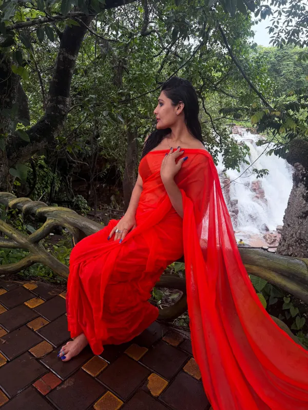 Plain_Dyed_Daily_Wear_Georgette_Saree_With_Unstitched_Blouse_Piece