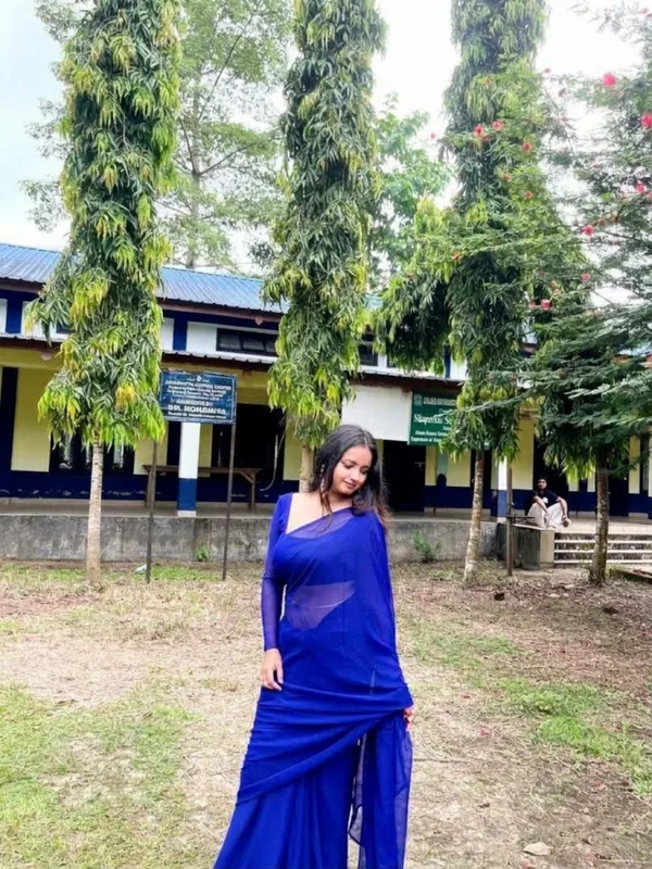 Plain_Georgette_Saree_With_Unstitched_Blouse_Piece