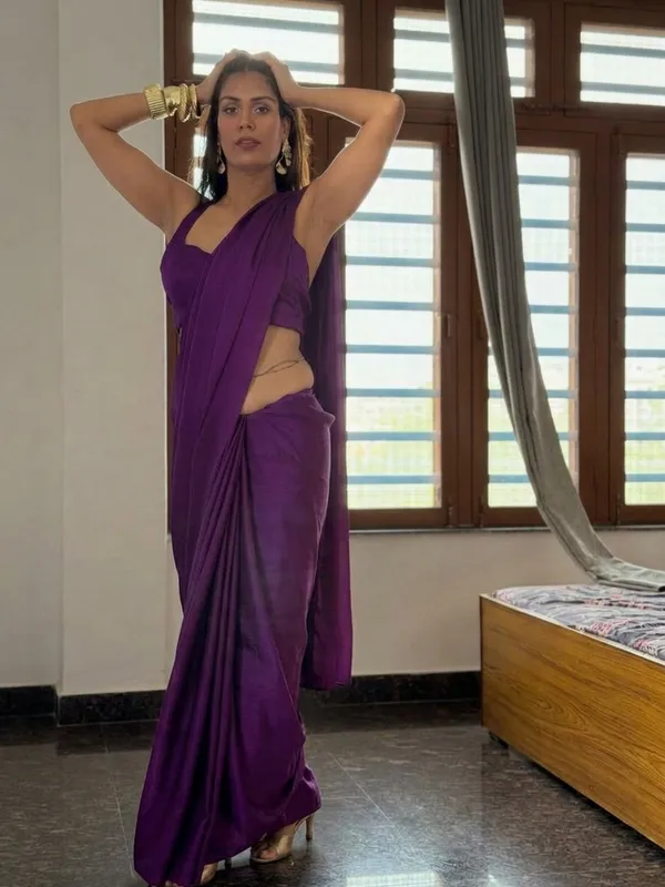 Plain_Georgette_Saree_With_Unstitched_Blouse_Piece