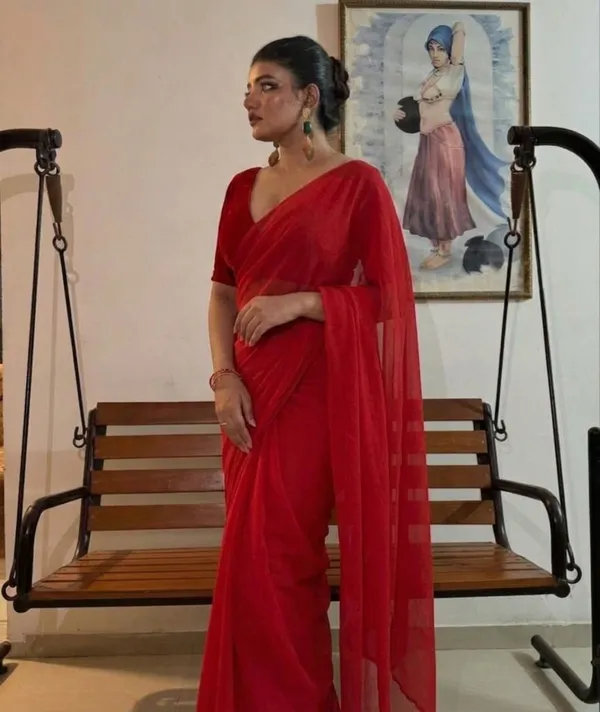 Plain_Dyed_Daily_Wear_Georgette_Saree_With_Unstitched_Blouse_Piece