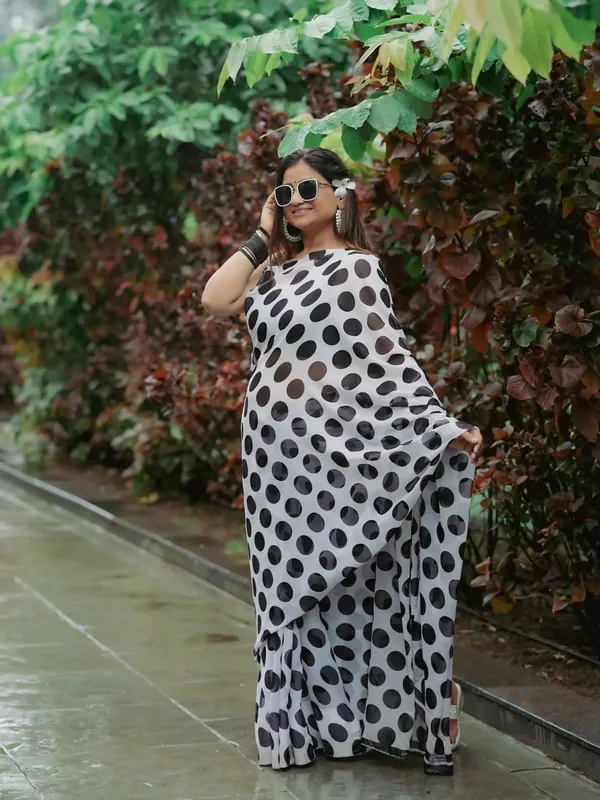 Printed_Daily_Wear_Georgette_Saree_With_Unstitched_Blouse_Piece