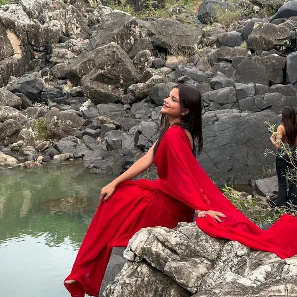 Plain_Dyed_Daily_Wear_Georgette_Saree_With_Unstitched_Blouse_Piece