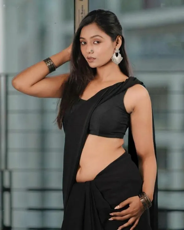 Plain_Georgette_Saree_With_Unstitched_Blouse_Piece