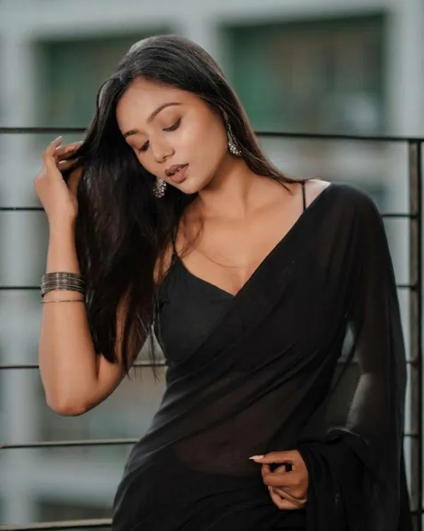 Plain_Georgette_Saree_With_Unstitched_Blouse_Piece