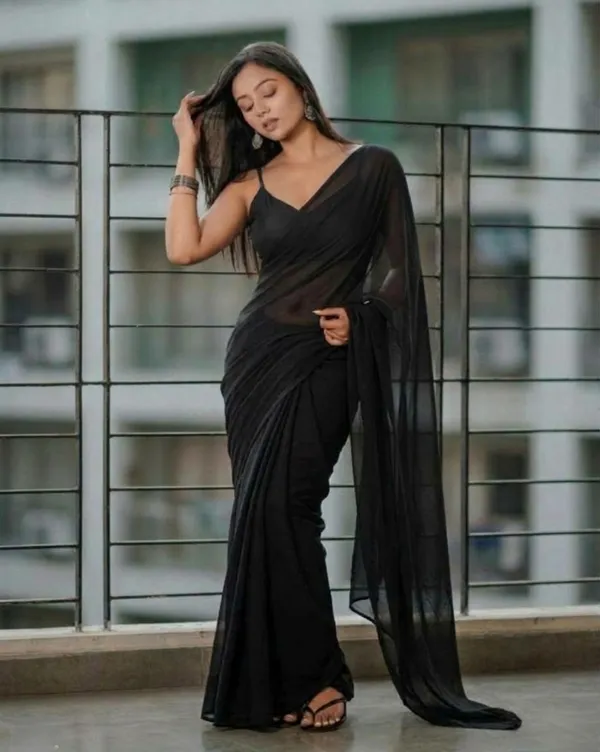 Plain_Georgette_Saree_With_Unstitched_Blouse_Piece