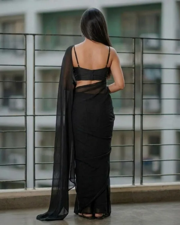 Plain_Georgette_Saree_With_Unstitched_Blouse_Piece