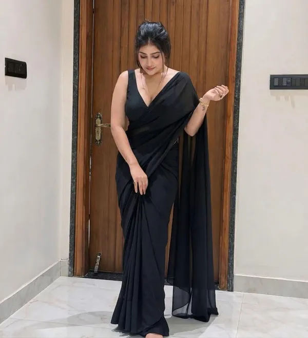 Plain_Dyed_Daily_Wear_Georgette_Saree_With_Unstitched_Blouse_Piece